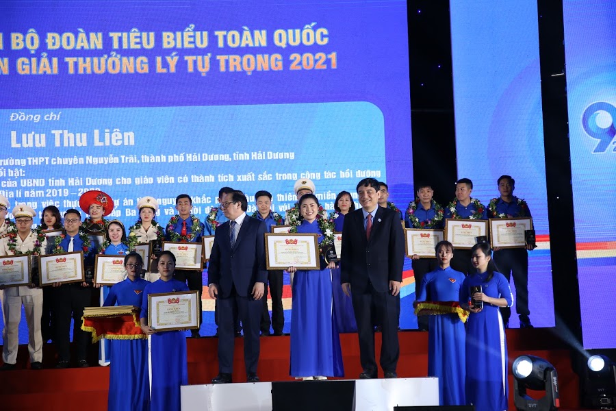 Cô giáo Lưu Thu Liên vinh dự đạt giải thưởng Lý Tự Trọng của TW Đoàn nhân dịp 90 năm ngày thành lập Đoàn TNCS Hồ Chí Minh